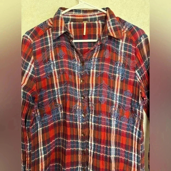 FREE PEOPLE Women’s Red Blue Plaid Embroidered HiLow Button Down Top Shirt Small - Picture 4 of 10